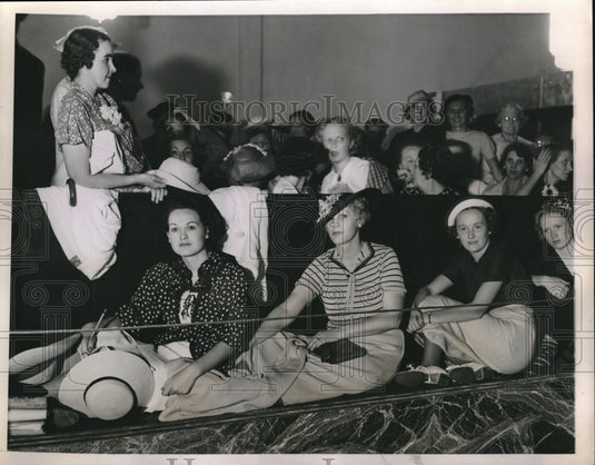 1936 Press Photo people watch premier from store window, Hollywood LA - Historic Images