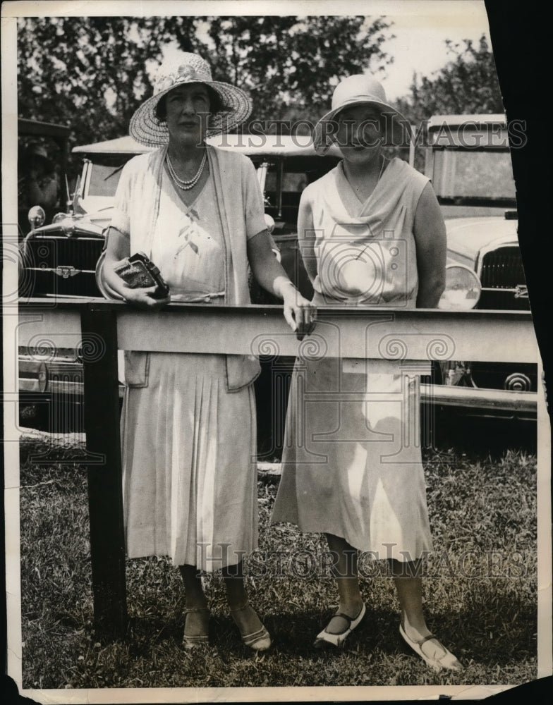 1931 Press Photo Mrs. Rufus Finch, Miss Irene Farquharson, at Babylon Horse Show - Historic Images