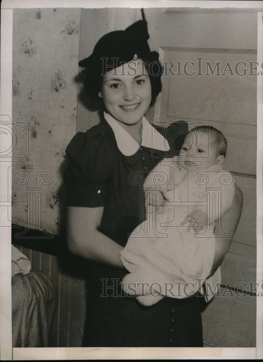 1938 Press Photo Mrs. Thomasina DeLucca, 15, son, Anthony-Historic Images