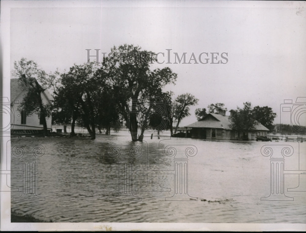 1936 Farm flooded by Arkansas river near Las Animas, Colo. - Historic Images