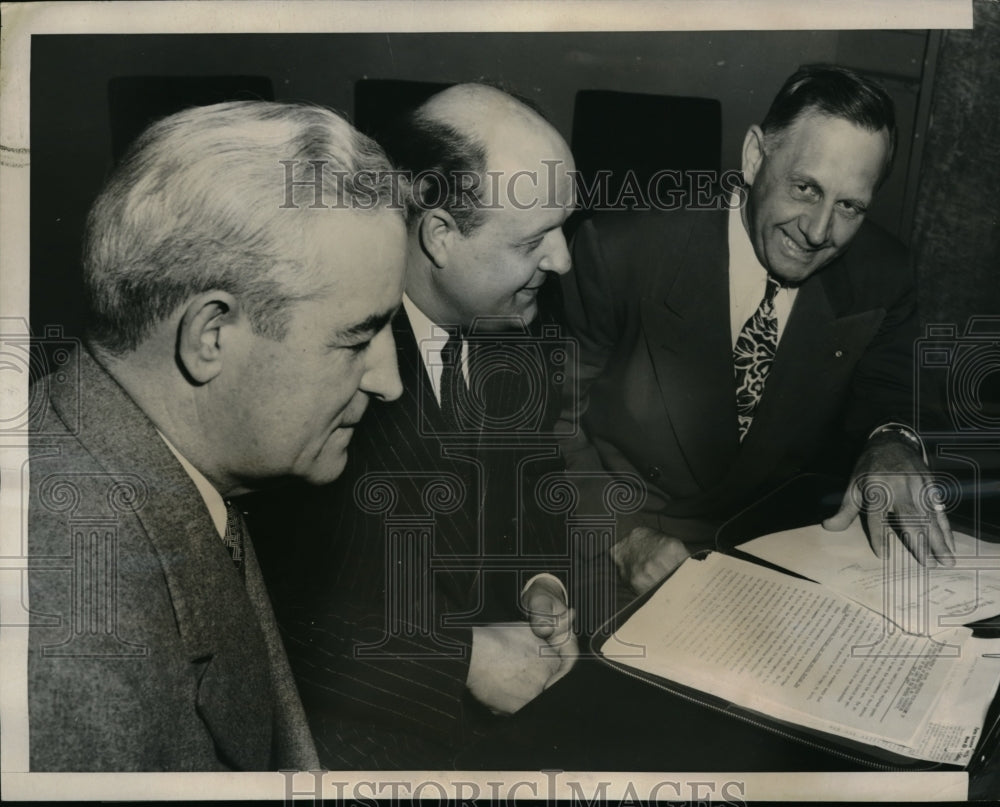 1947 Press Photo Gov. Phil M. Donnelly Gov. Val Paterson Gov Frank Carlson - Historic Images