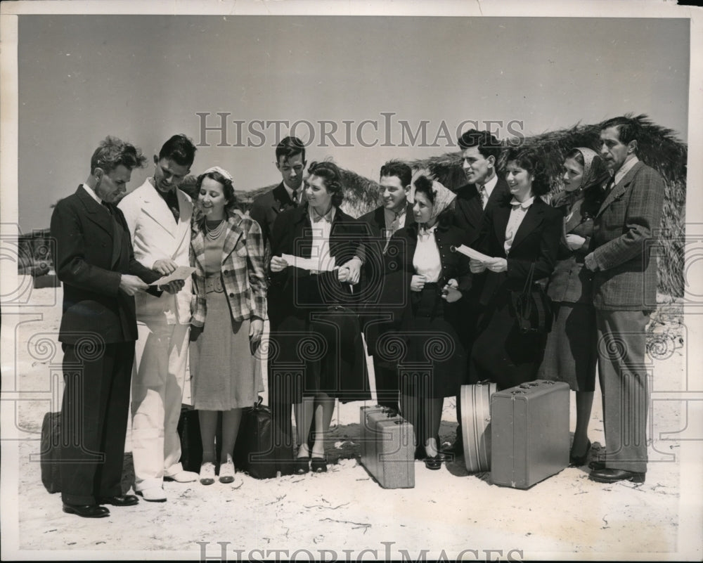 1940 Press Photo Clinton M Washburn Honeymoon Island Tampa Florida - Historic Images