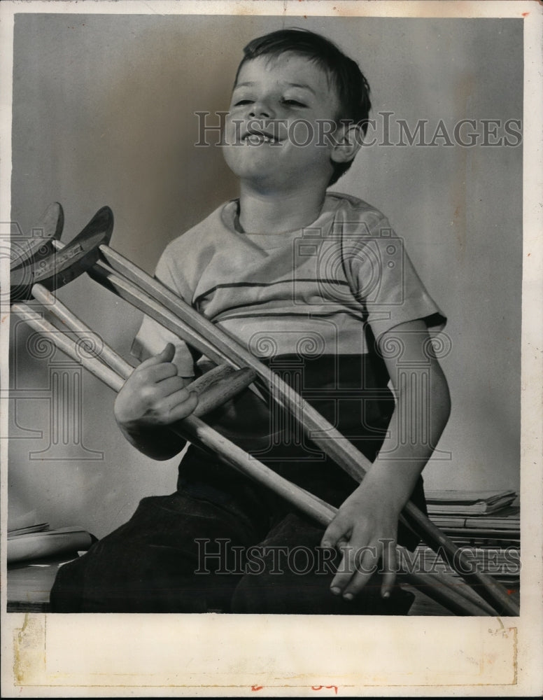 1950 Press Photo Russell Miller Victim Of Palsy Since Birth Holds Crutches - Historic Images