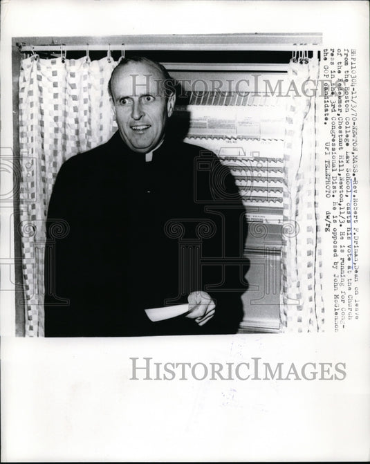 1970 Press Photo Newton, Mass Rev. Robert F Drinan to run for Congerss-Historic Images