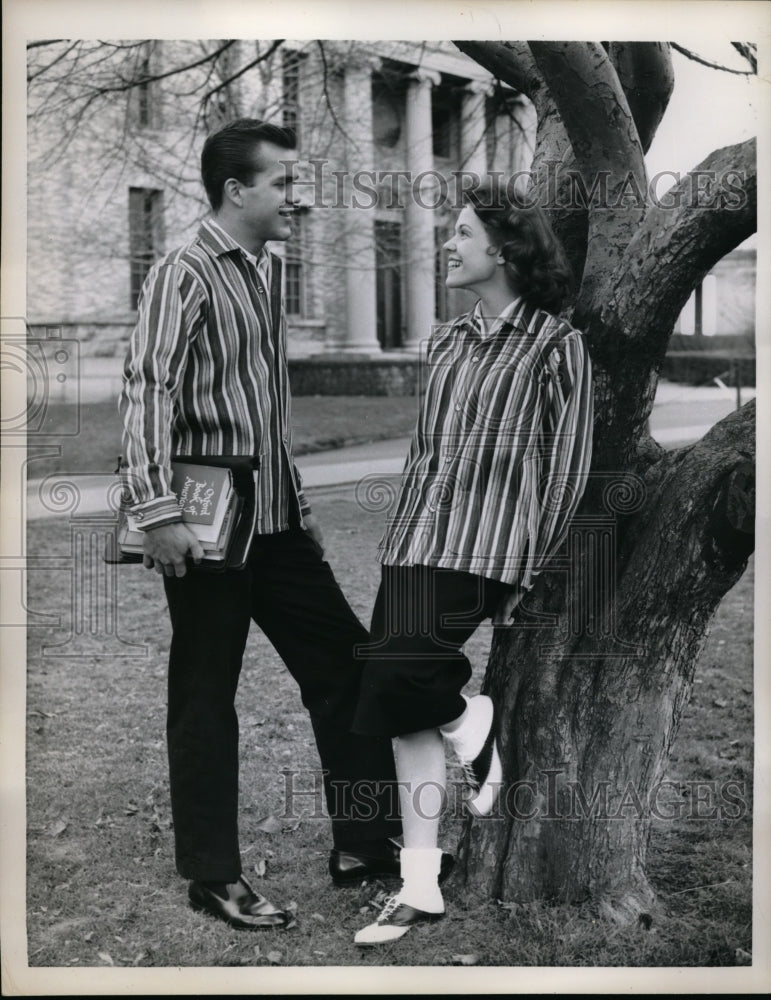 1959 Press Photo NYC, teenagers in lastest fashion blazers - Historic Images