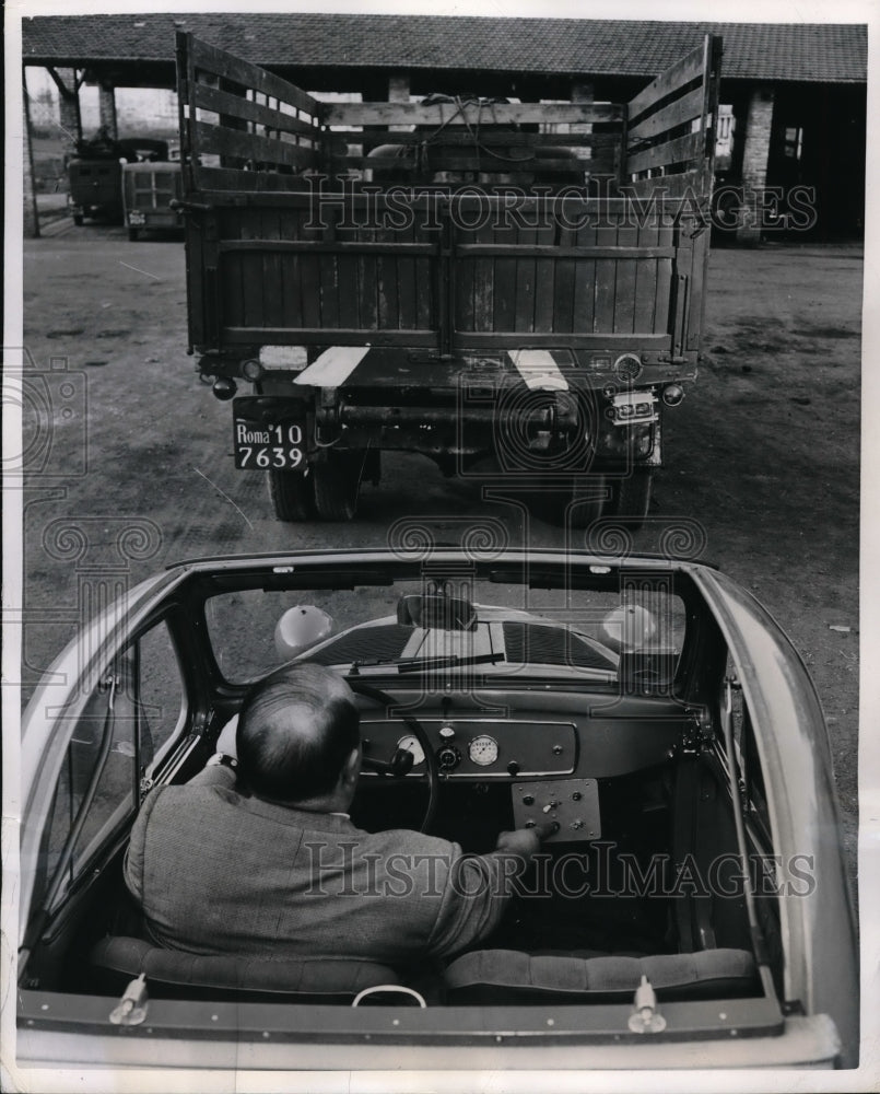 1950 Press Photo Armando Loyola Car Telesignal-Historic Images