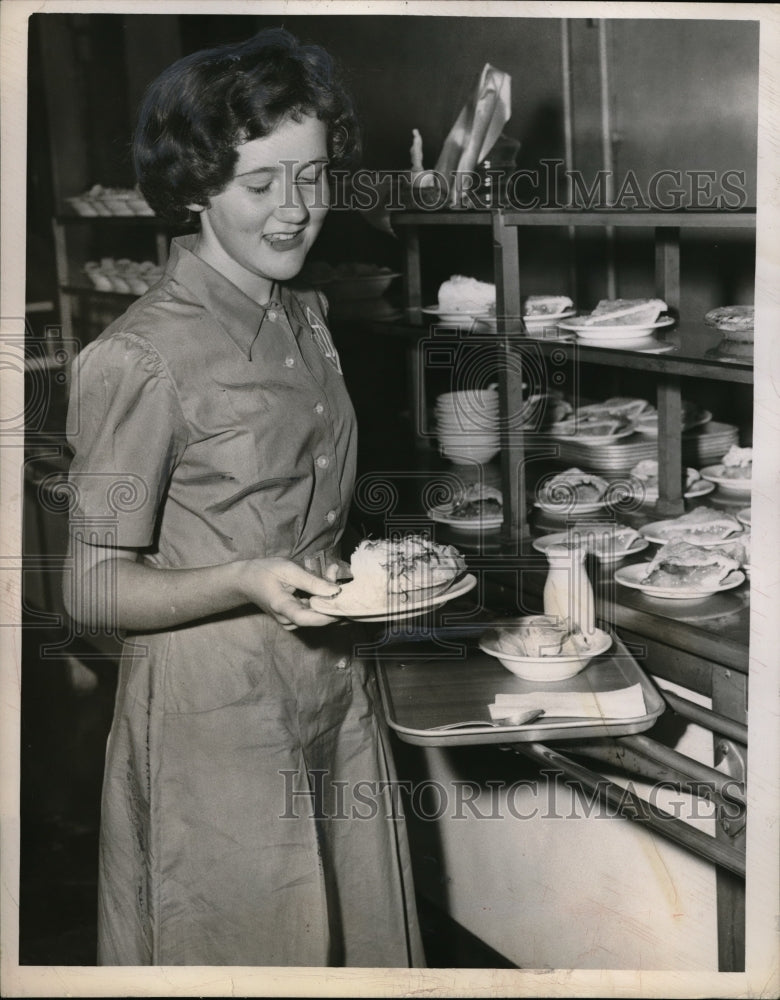 1950 Press Photo Mary Lou Massy Mentor Ohio Notre Dame Academy-Historic Images