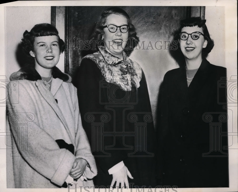 1950 Press Photo Michigan State co-eds M. Arnett, C. Girling, C. Carlson-Historic Images