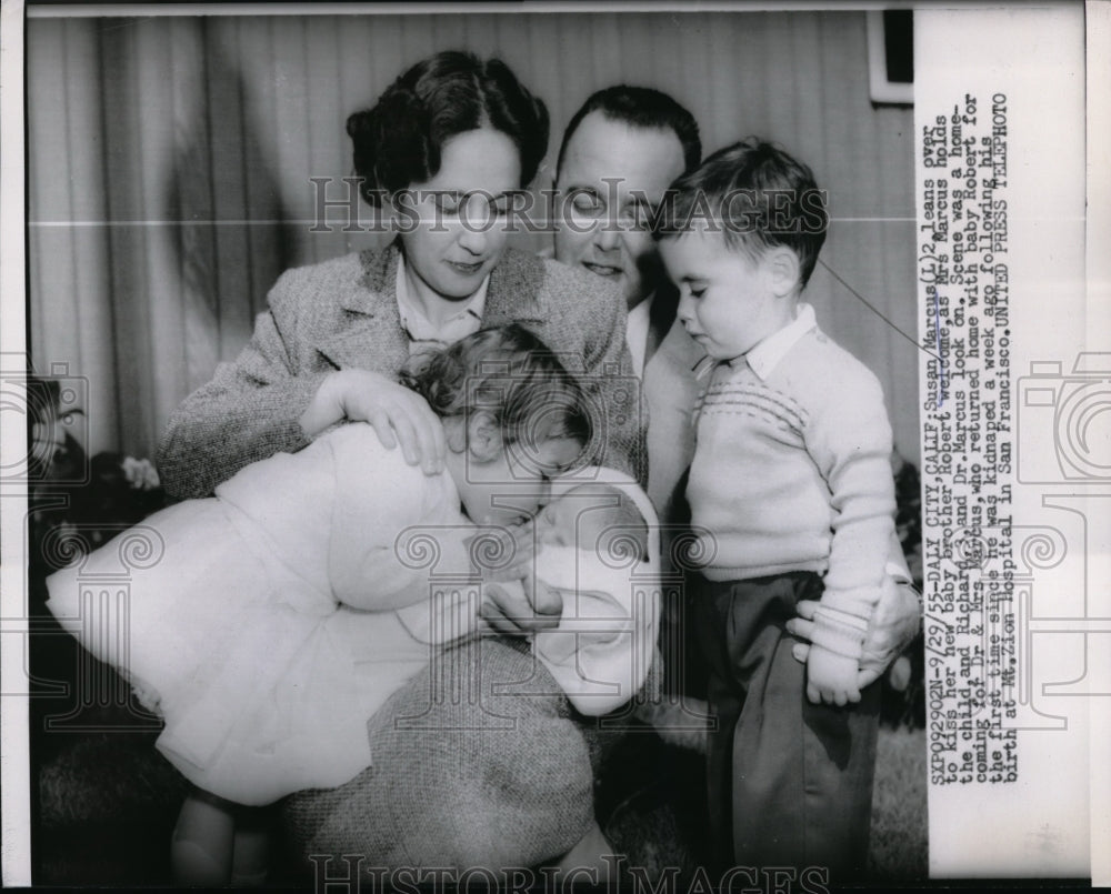 1955 Press Photo Susan Marcus Leans Over To Kiss Her New Baby Brother Robert - Historic Images