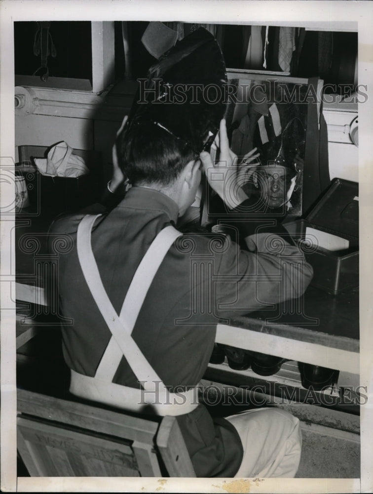 1947 Press Photo Rev Roland Earsom pastor from a congregation in Orlando, Okla - Historic Images