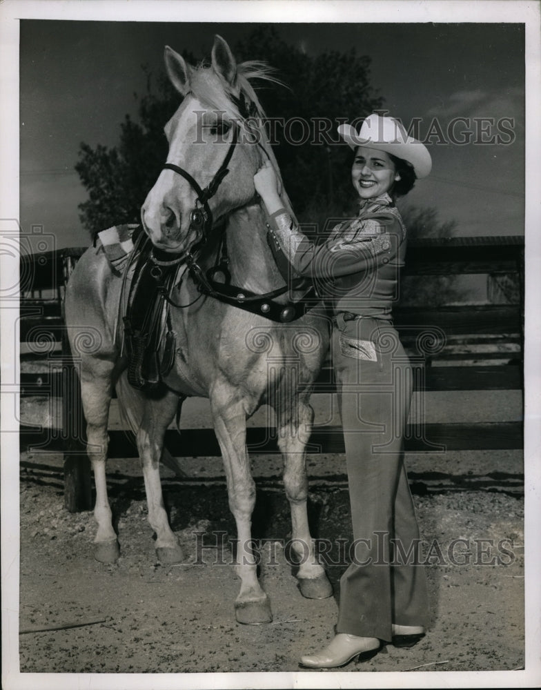 1955 Carole Tyler chosen to be the 1955 Rodeo Queen, besides her - Historic Images