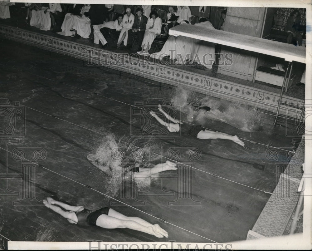 1943 Women NAAU Medinah Club Pool Chicago - Historic Images