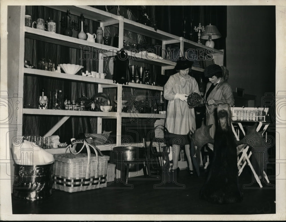 1939 Mrs Asa Shiverick &amp; Mrs John Howell Look At Items During - Historic Images