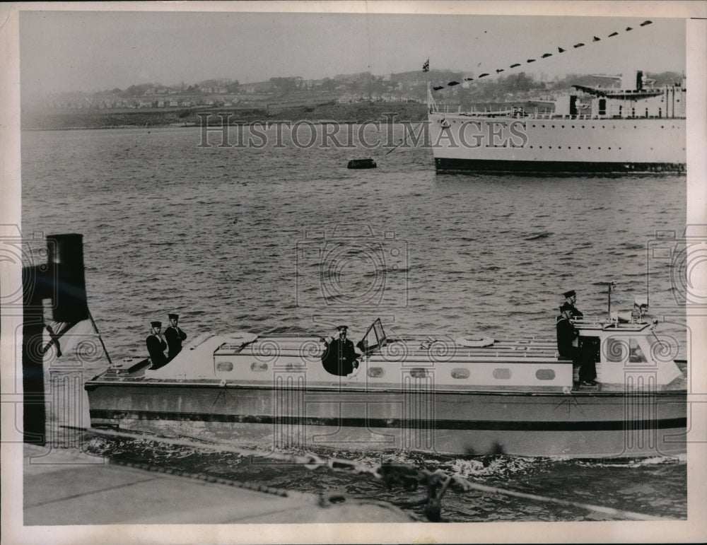 1936 King Edward on Royal barge &amp; destroyer Express  - Historic Images