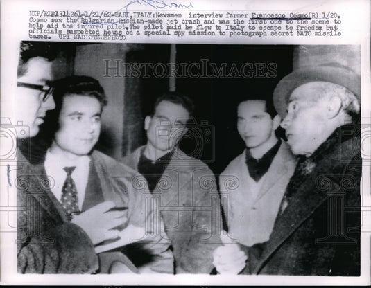1962 Press Photo Reporter Interviews Farmer Francesco Cosmo Saw Jet Crash - Historic Images