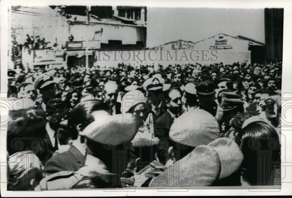 1968 Crowd Surrounds Queen Elizabeth II &amp; Prince Philip - Historic Images