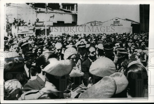 1968 Crowd Surrounds Queen Elizabeth II & Prince Philip - Historic Images