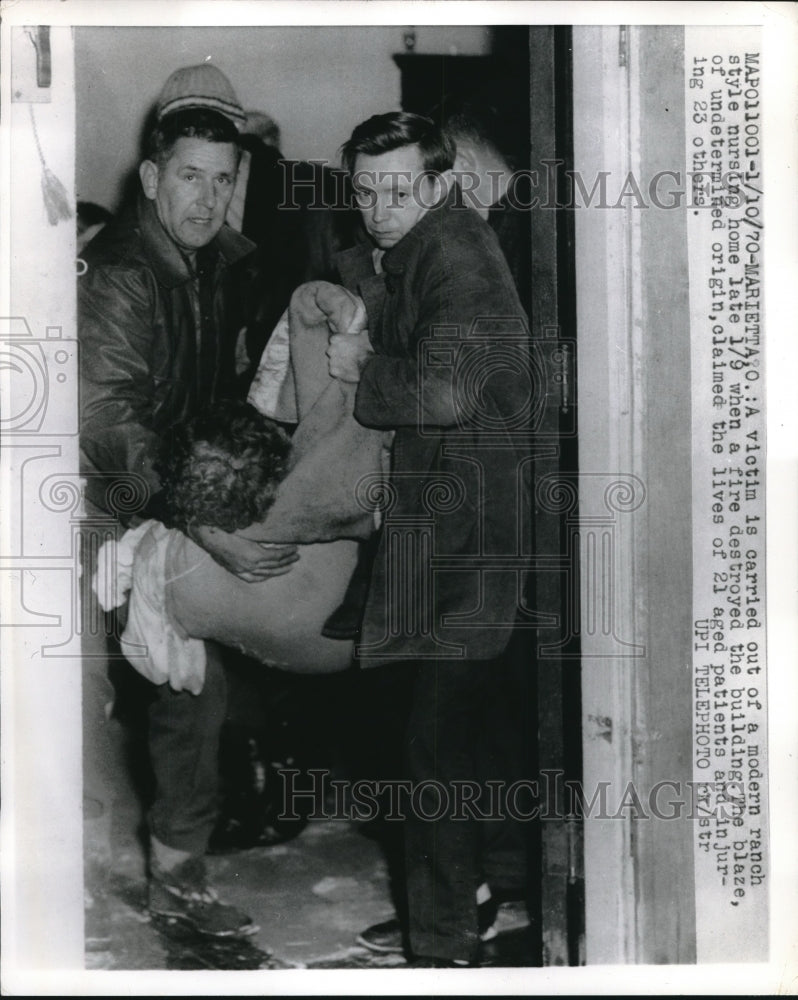 1970 Press Photo Victim Carried Out Of Nursing Home After It Was Hit By Fire - Historic Images