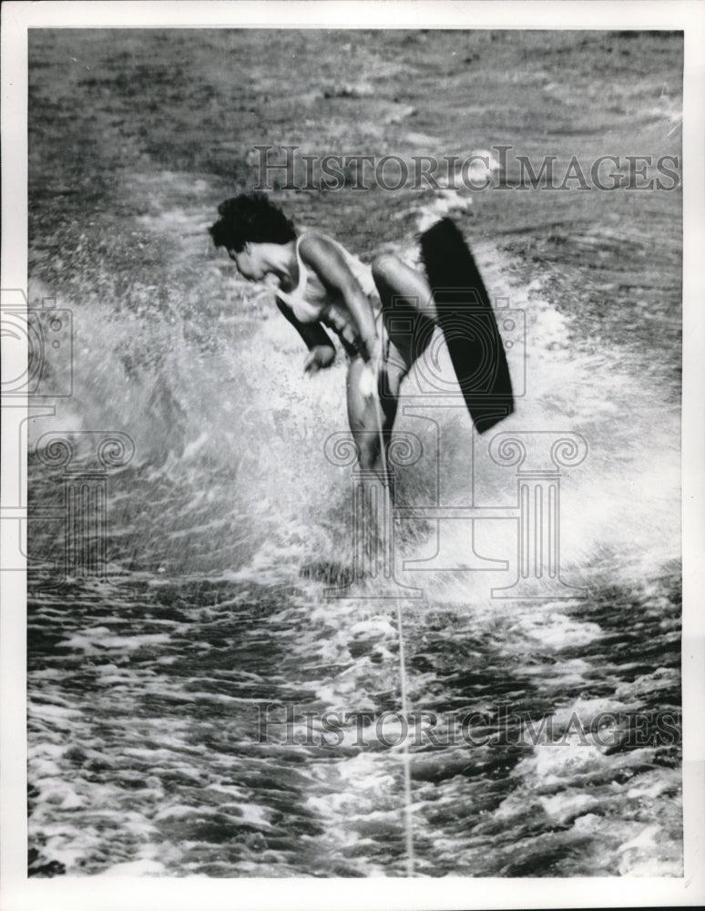 Press Photo Cypress Gardens Florida Water Skiing Women Falls - Historic Images