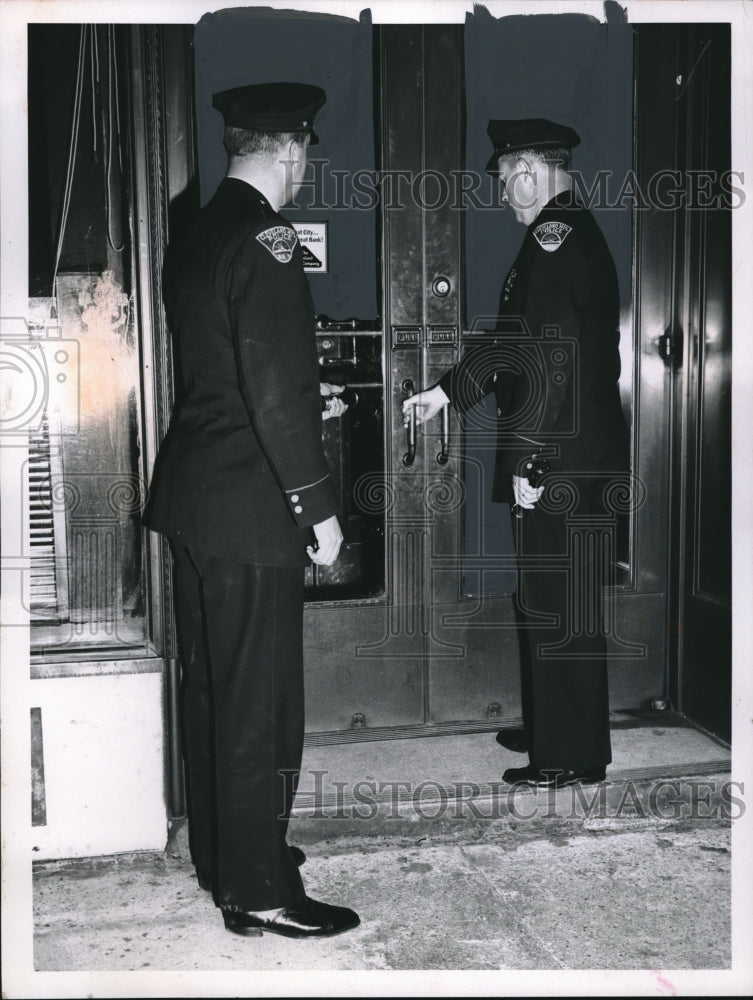 1959 Press Photo Albert Kaminsky John McCarthy Cleveland Policeman - neb61480-Historic Images