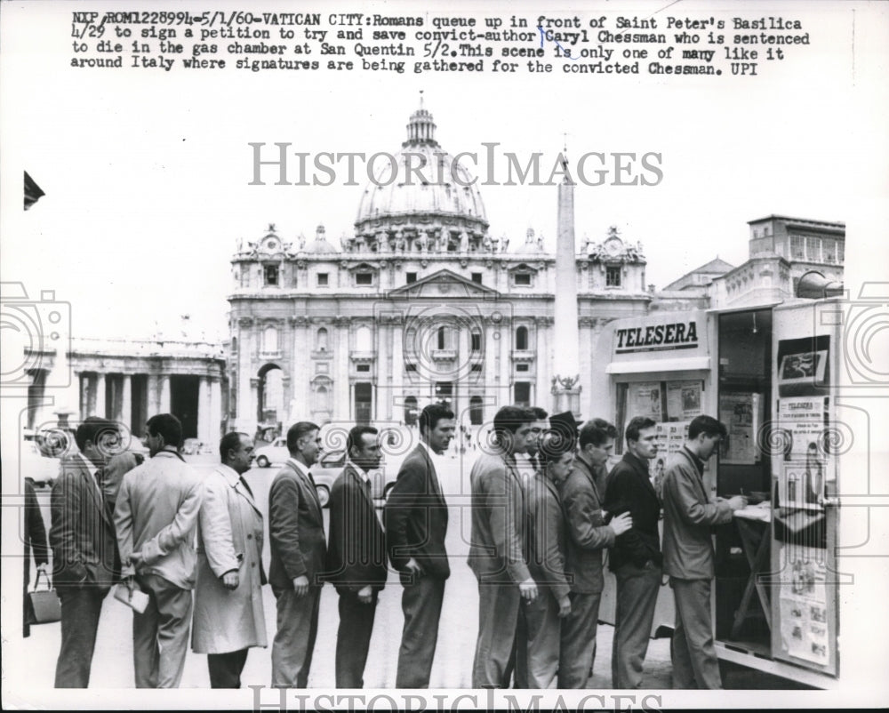 1960 Press Photo Romans Line Up To Sign Petition To Save Life Of Author - Historic Images