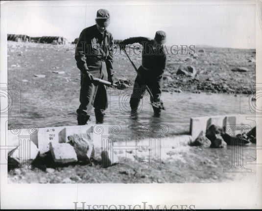 1958 Press Photo McMurdo Sound, AntarcticaJ Davis, MY Lipsey at survey camp-Historic Images