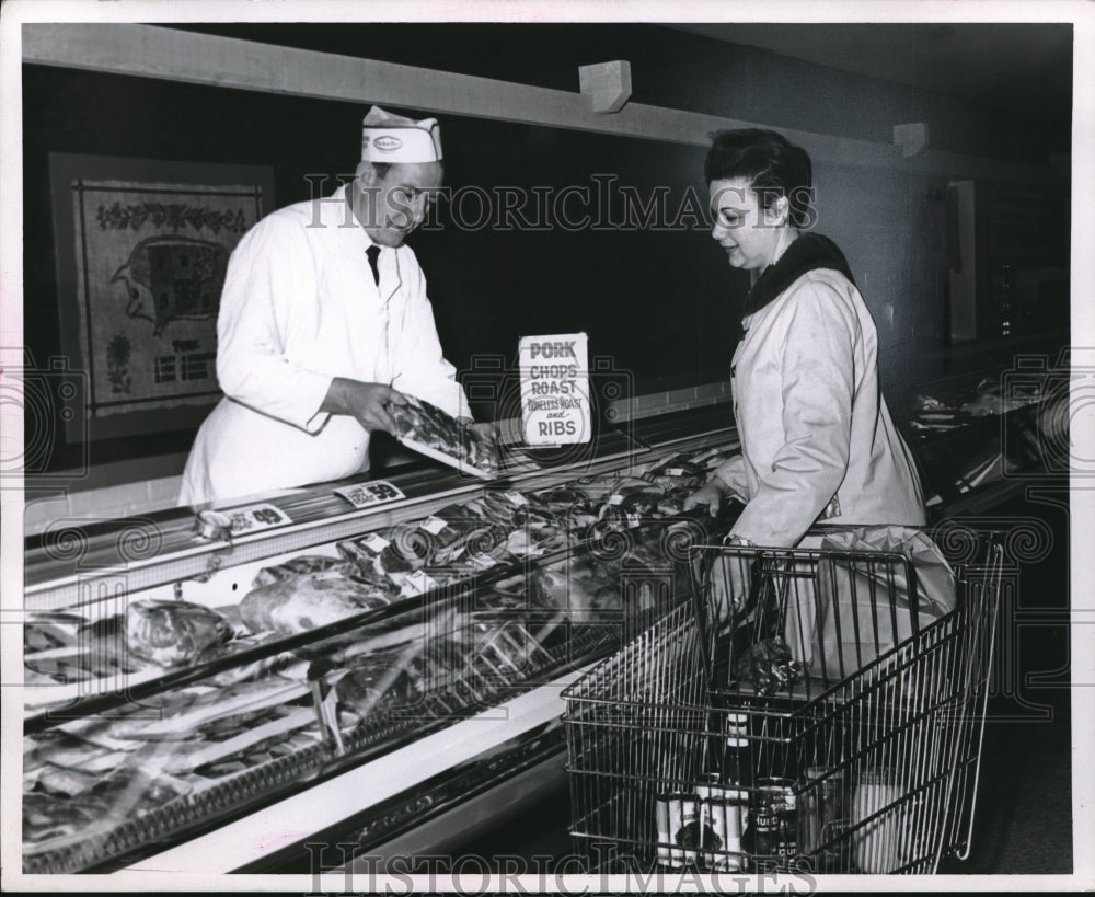 1968 Cleveland Pick &amp; Pay grocery, M Gekas &amp; Mrs B Mehalic - Historic Images