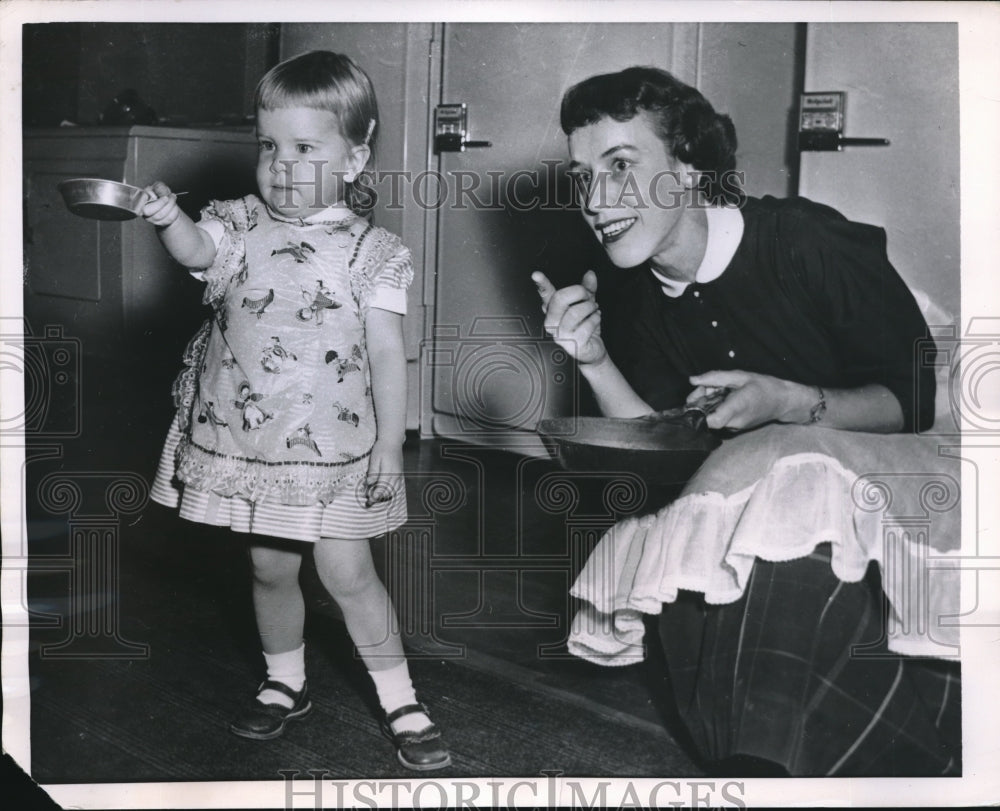 1955 Press Photo Pancake Racing Champ Rinnie Dick Helps Cindy Cannon - Historic Images