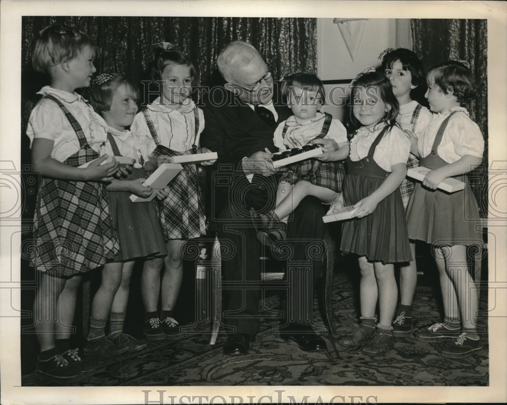 1940 NYC, Justice Charles J Dodd at Orphan Asylum  - Historic Images