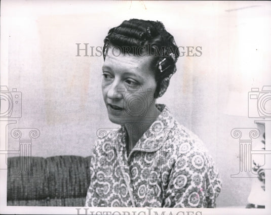 1962 Mrs Betty Moran of Newman Lakeland, in her office  - Historic Images