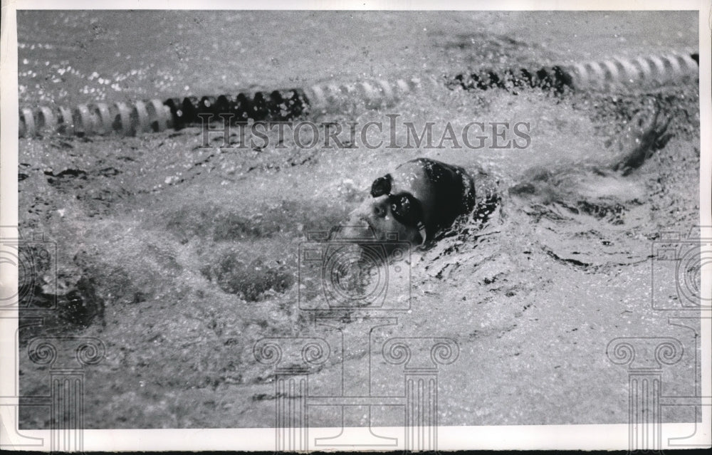 1977 Press Photo Scene from an indoor pool, where this swimmer is in training-Historic Images