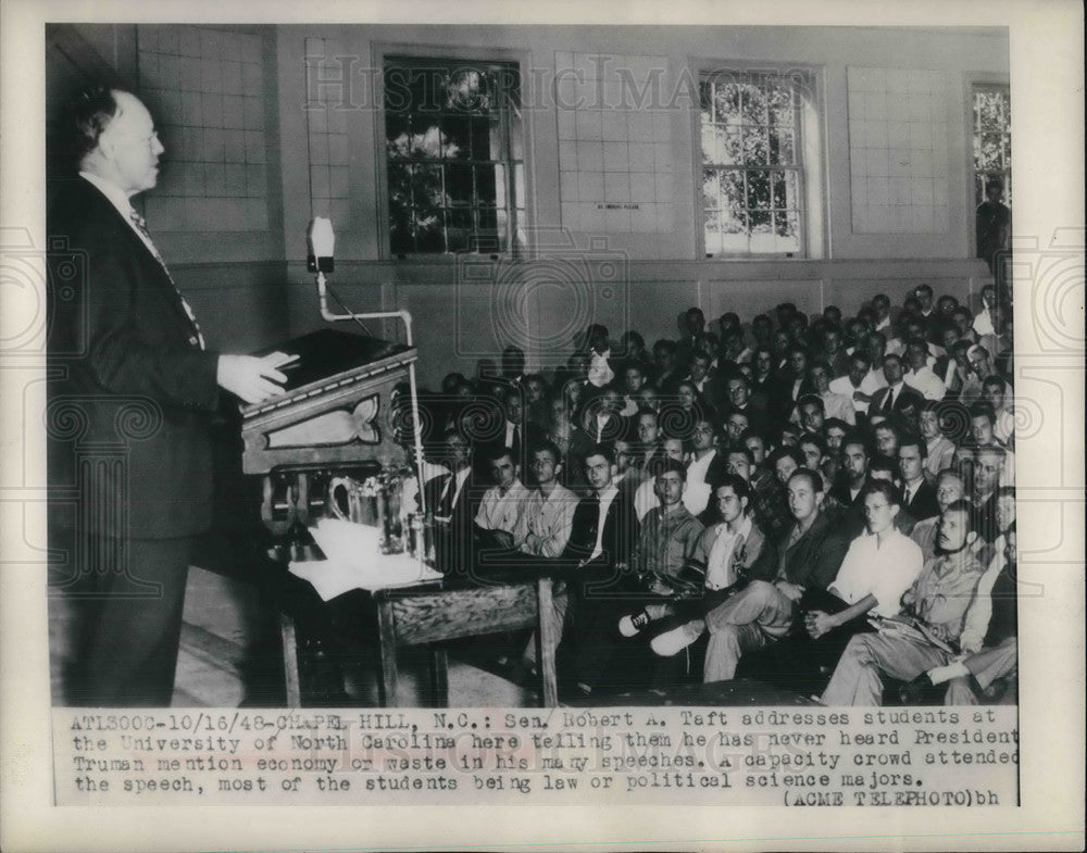 1948 Press Photo Sen Robert A. Taft addresses Student at Univ. of North Carolina - Historic Images