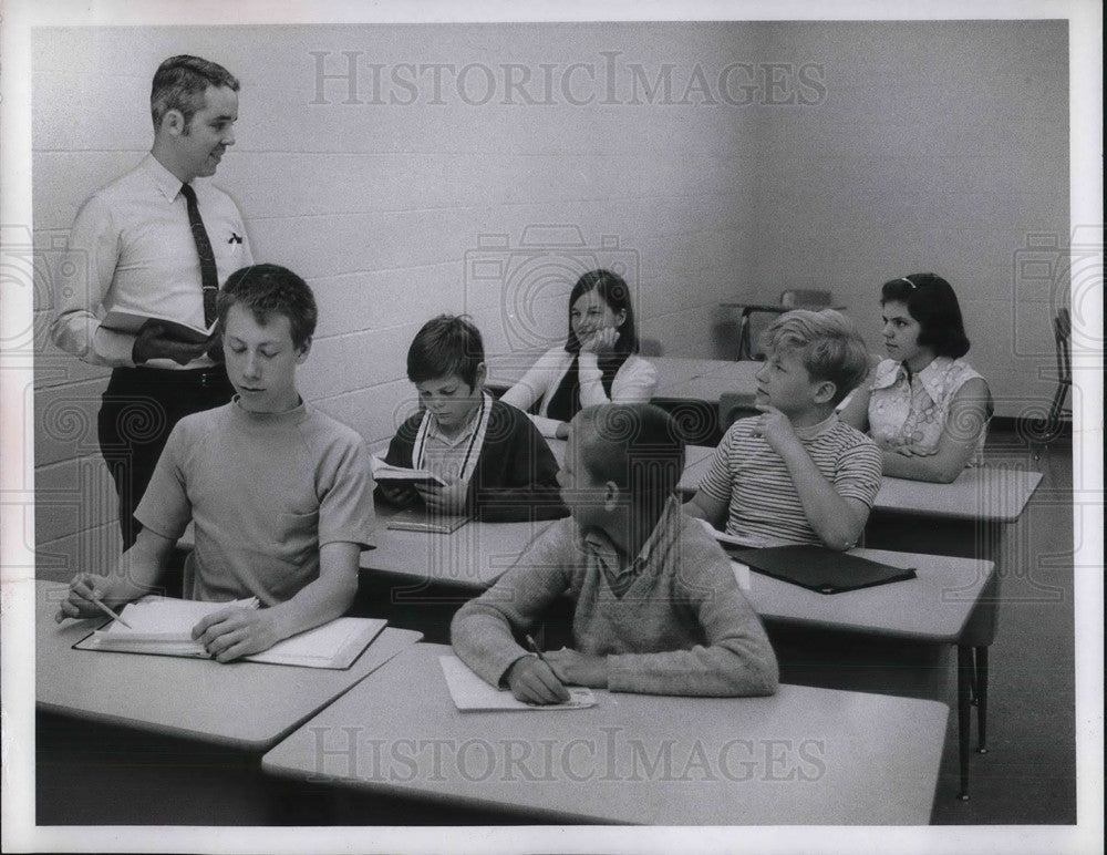 Undated Press Photo Jim Wise Summer session leader of How to Study at Mentor HS - Historic Images