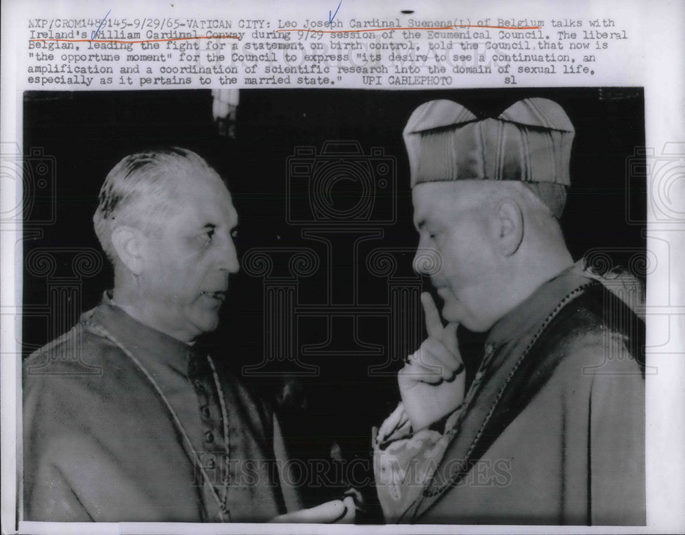 1965 Press Photo Cardinal Suenens Of Belgium Talks With Cardinal Conway - Historic Images