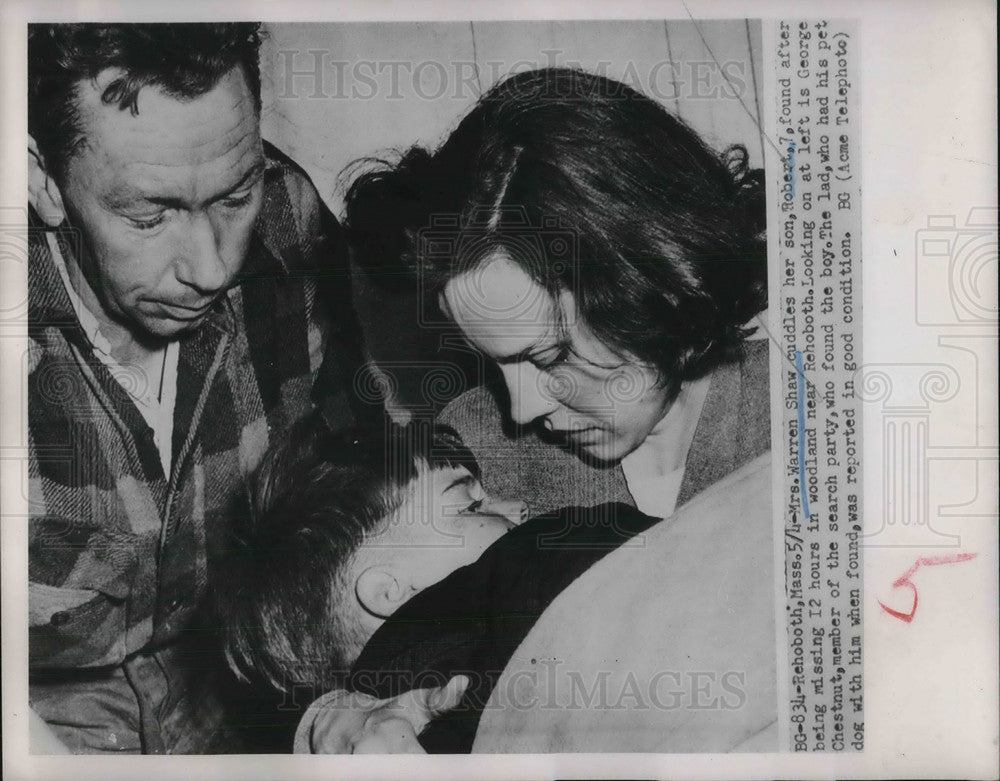 1951 Press Photo Rehoboth, Mass Mrs Warren Shaw &amp; son Robert found safe in woods-Historic Images