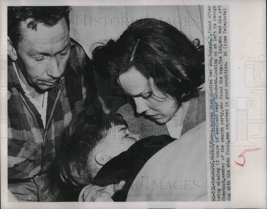1951 Press Photo Rehoboth, Mass Mrs Warren Shaw & son Robert found safe in woods-Historic Images