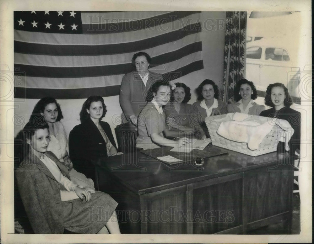 1945 Newport News, Va Italian wifes of US military men, at Red Cross - Historic Images