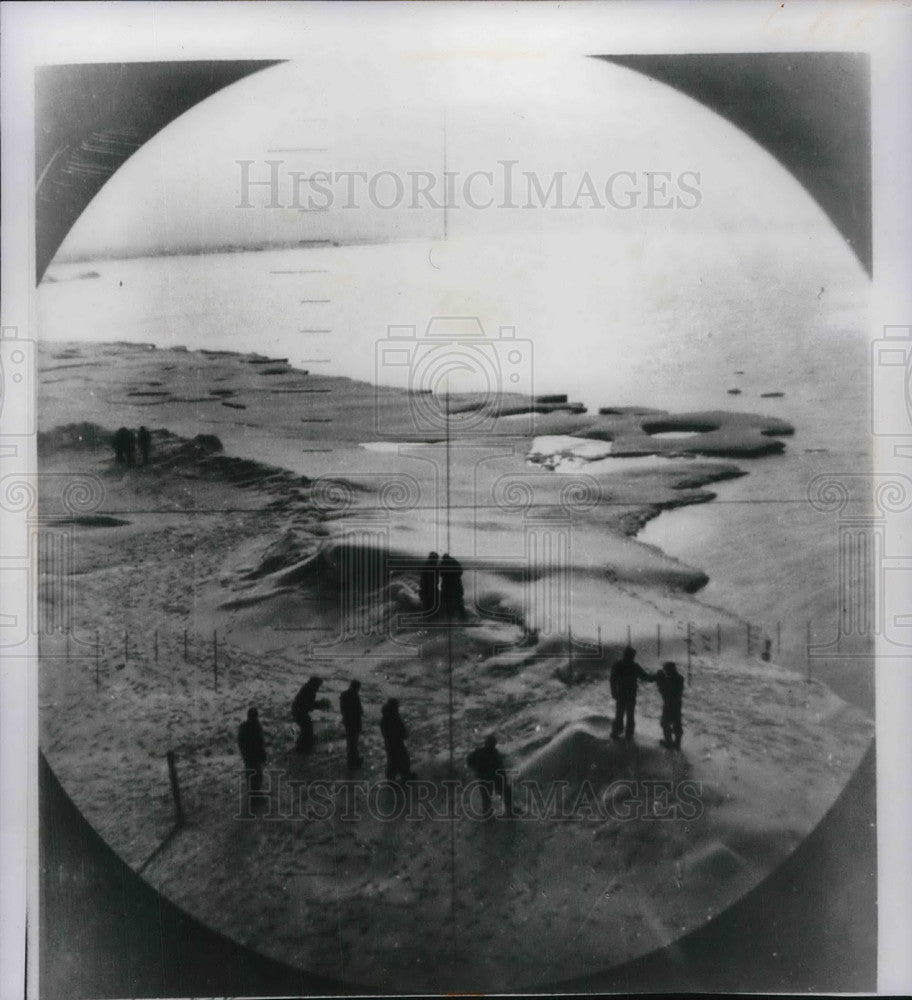 1960 Press Photo A group of expedition members at the North Pole - neb62892-Historic Images