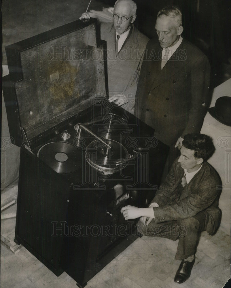 1935 Press Photo H Winkwood, JF Southgate, FB Miller &amp; a radiogram machine-Historic Images