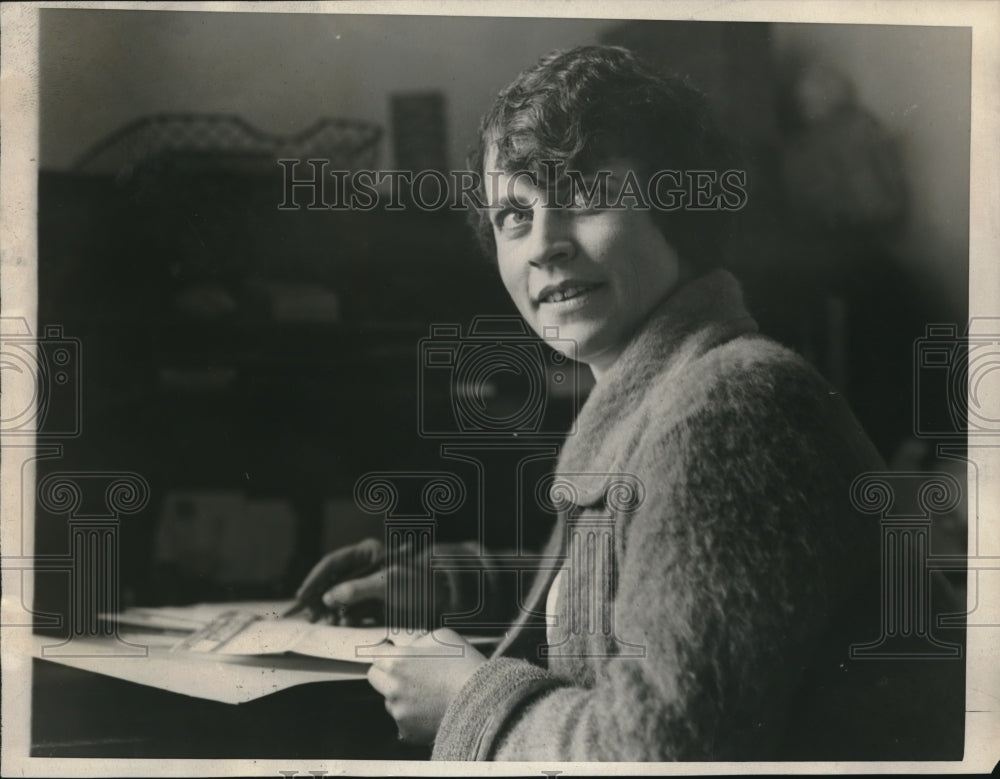 1924 Press Photo May A. Davis, woman cotton broker in Phila.Pa - Historic Images