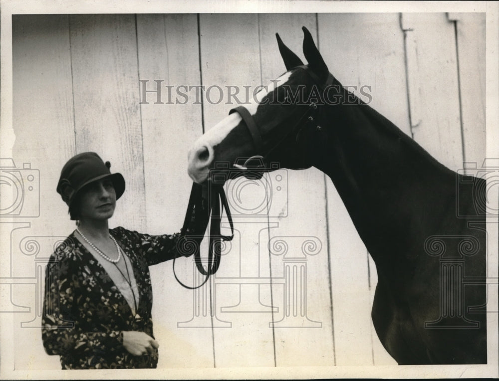 1938 Press Photo Mrs. Bernard F. Gimble Captain Deare Horse-Historic Images