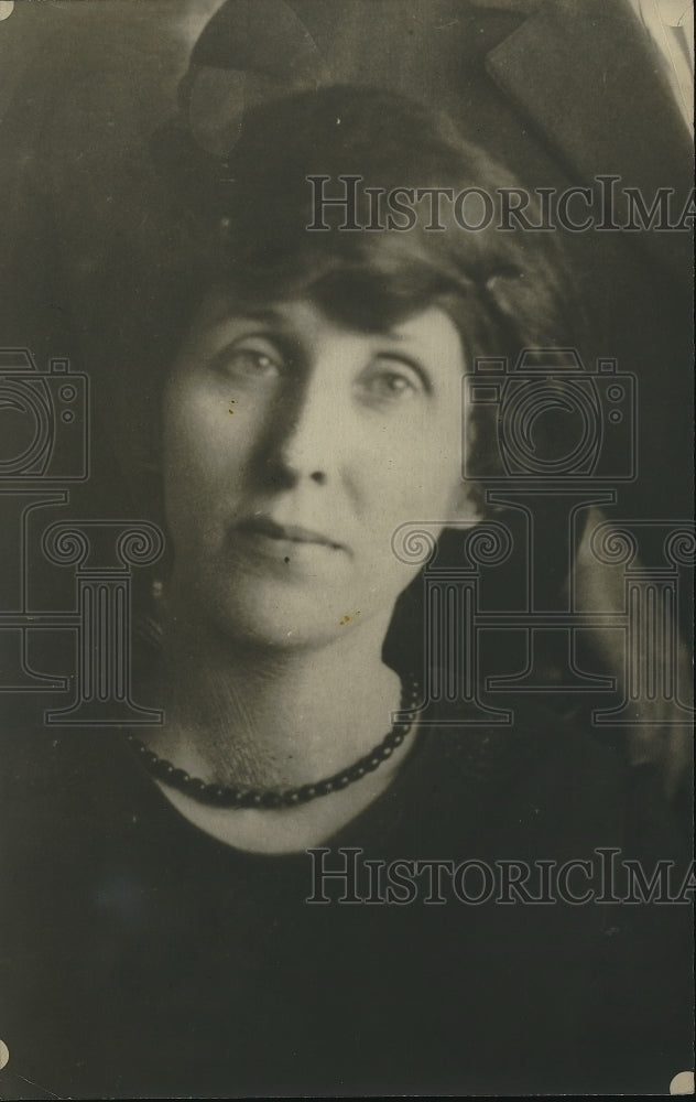 1921 Mrs H.E. Berg, daughter of Rev. Brandt - Historic Images