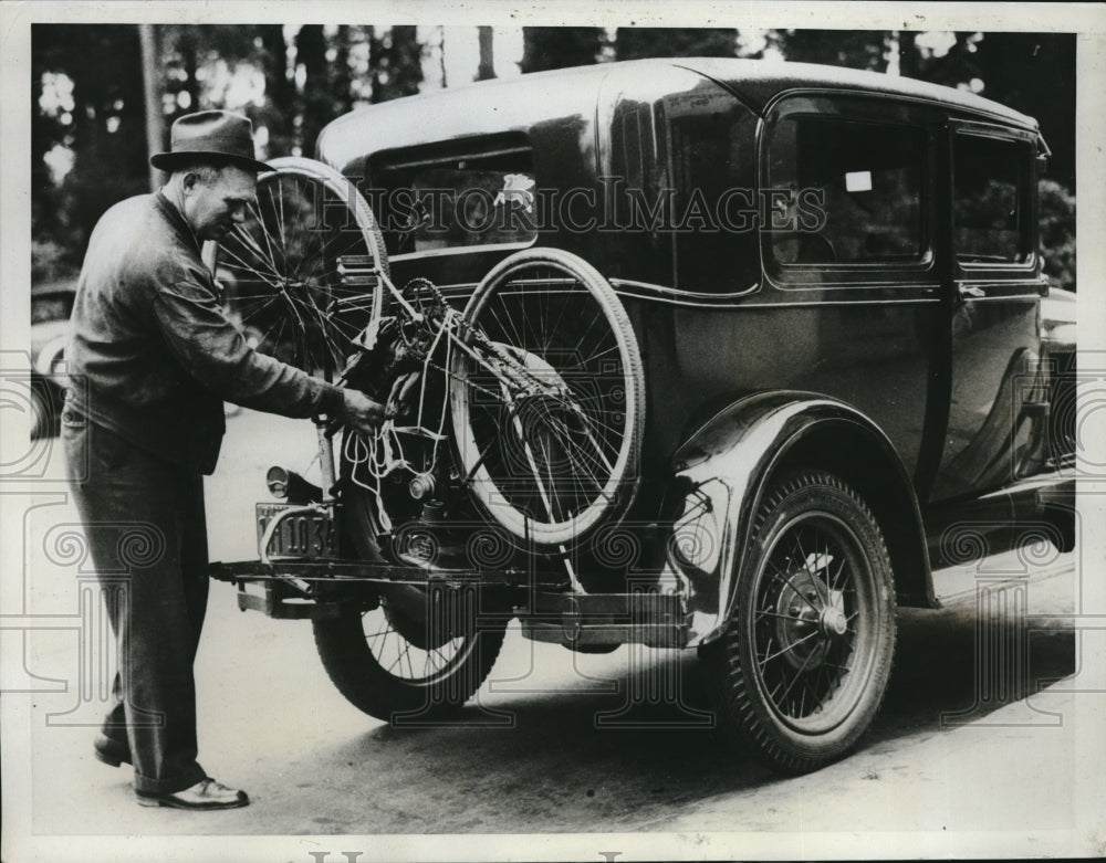 1934 Press Photo Man straps bike to his auto due to gas shortages - Historic Images