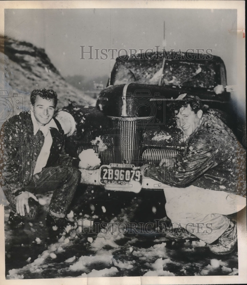 1951 Press Photo Ben De Alla &amp; Gene Romano in unusual snow in San Francisco - Historic Images