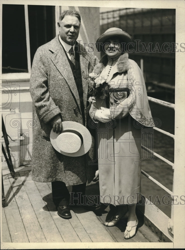 1926 Dr. and Mrs. W Augustus S.S. Paris  - Historic Images