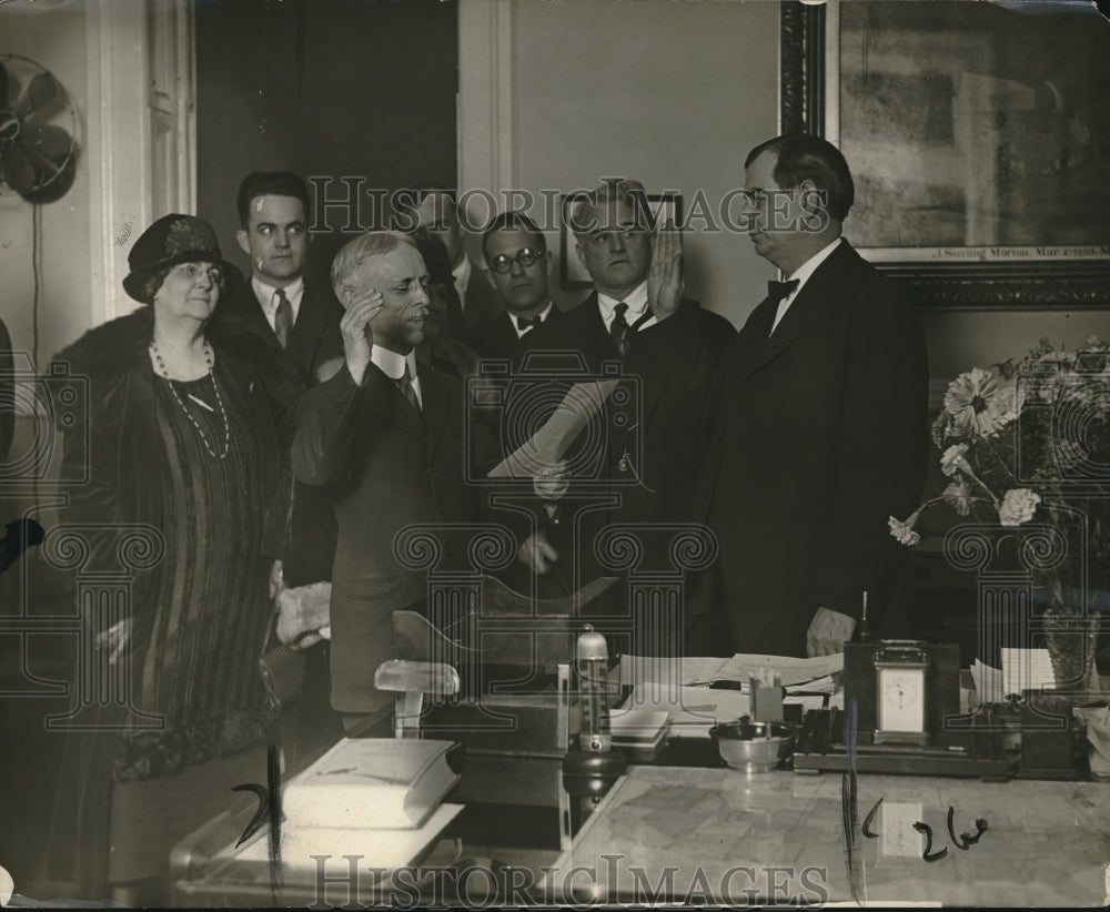 1924 Press Photo Howard Gore being sworn in as Secretary of Agriculture, - Historic Images