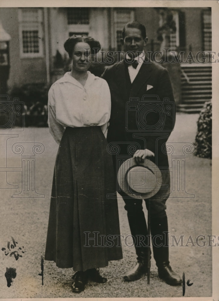 1920 Press Photo Countess Elizabeth Bentick announcing her engagement to Major - Historic Images