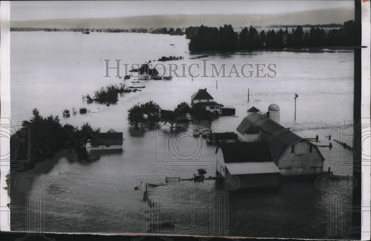1956 Press Photo Portland, Ore. floodwaters of the Cloumbia River cover farms - Historic Images