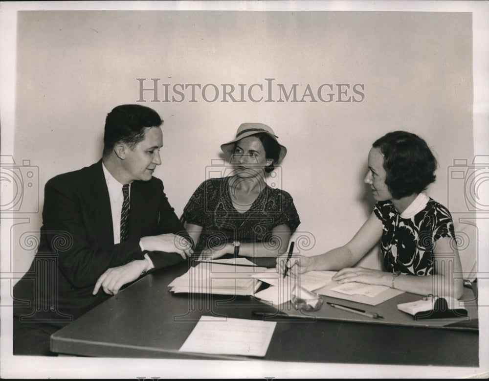 1937 Press Photo Martha Allen, interviews prospective tenants for new housing-Historic Images