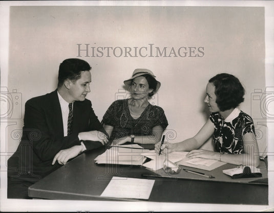 1937 Press Photo Martha Allen, interviews prospective tenants for new housing-Historic Images